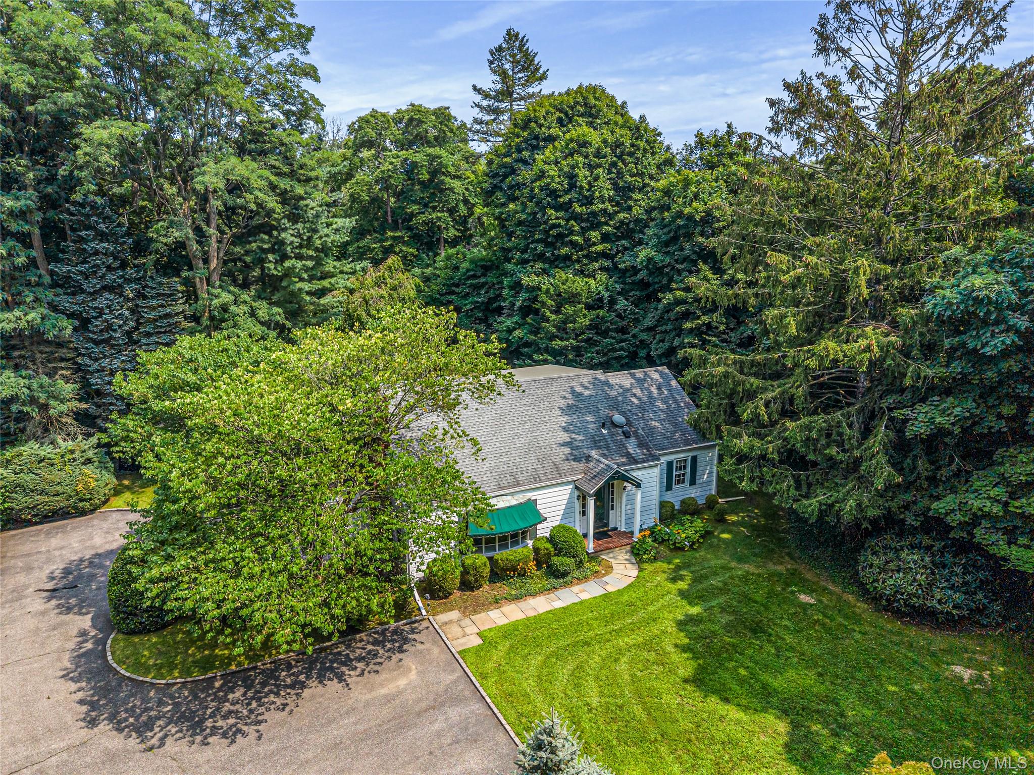 84 Bayville Road Locust Valley, NY 11560 - Photo 1 of 22 Gallery Image 1