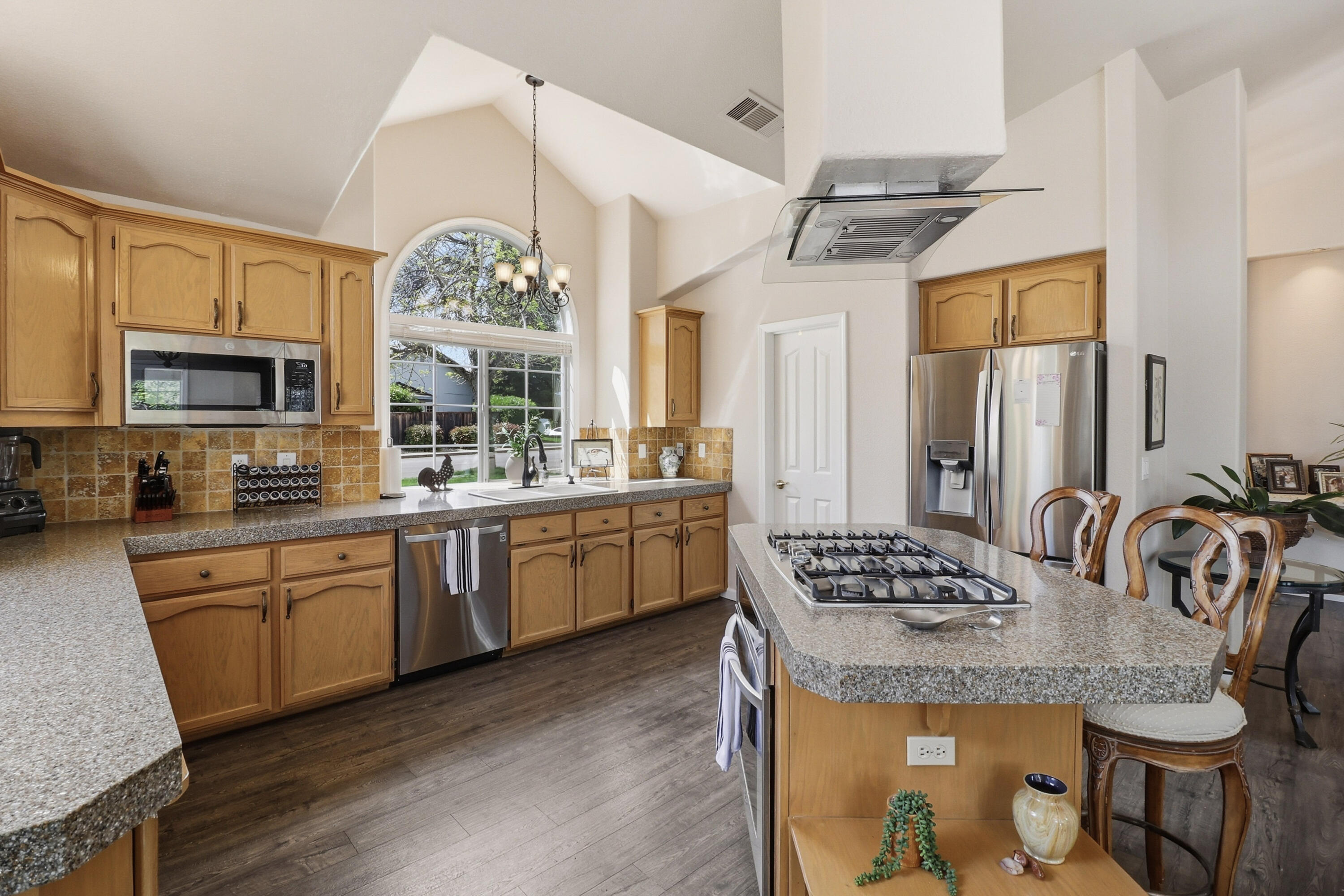 1289 River Ridge Drive Redding, CA 96003 - Photo 9 of 55 20-11