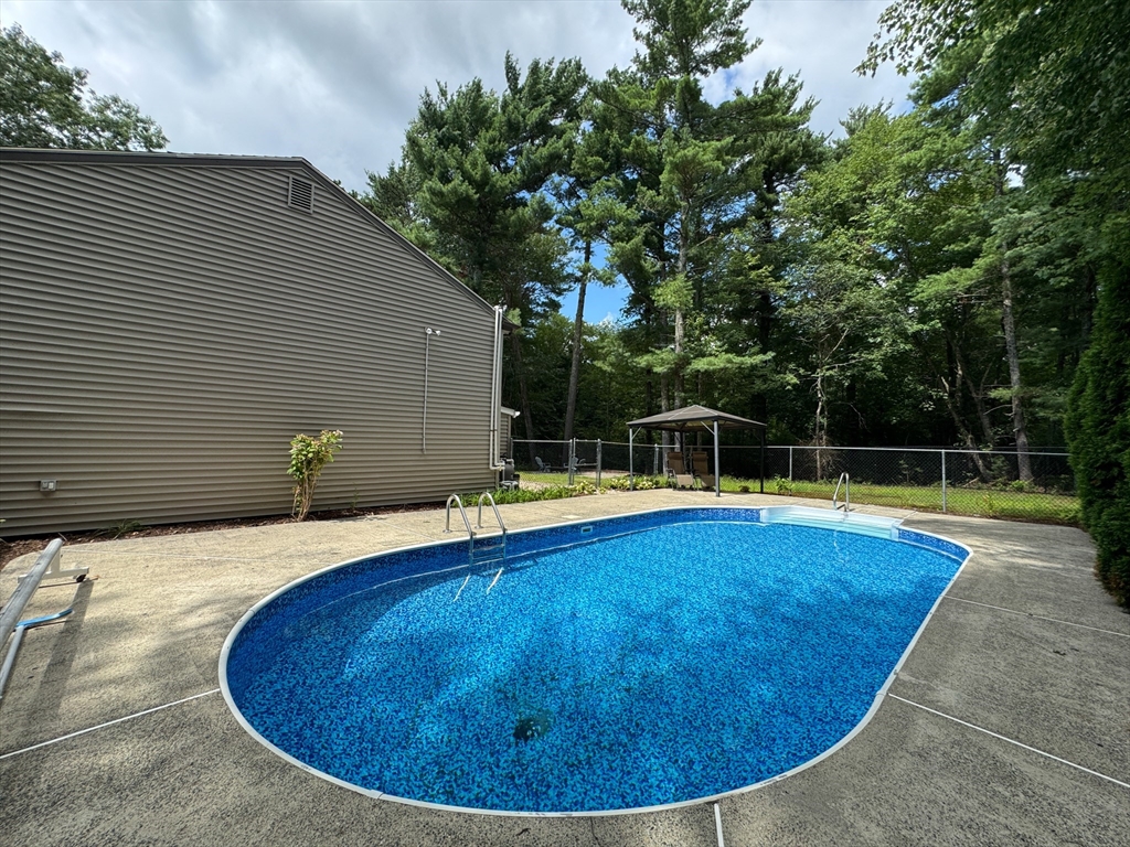 617 Marys Pond Road Rochester, MA 02770 - Photo 11 of 15 Gallery Image 11