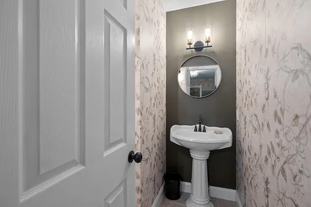 $895,000 | 17 Federal Corner Road, Tuftonboro, NH 03816