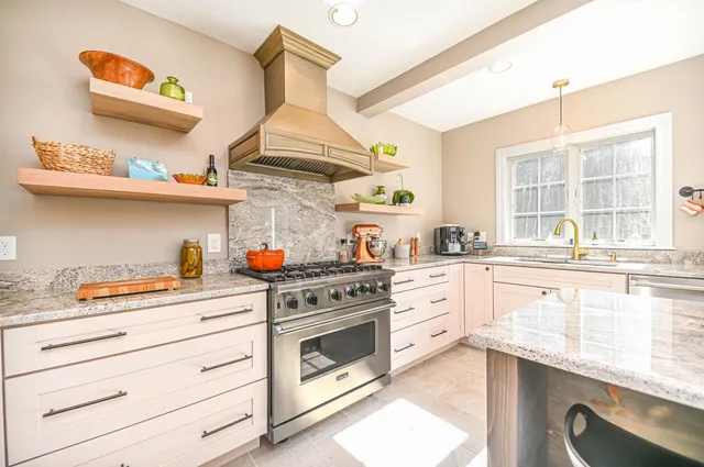 $895,000 | 17 Federal Corner Road, Tuftonboro, NH 03816