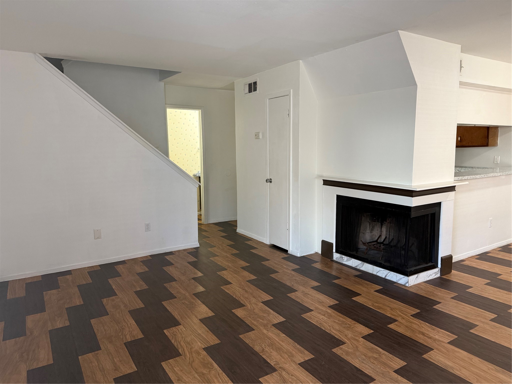 8050 Sands Point Drive, Unit B Houston, TX 77036 - Photo 3 of 15