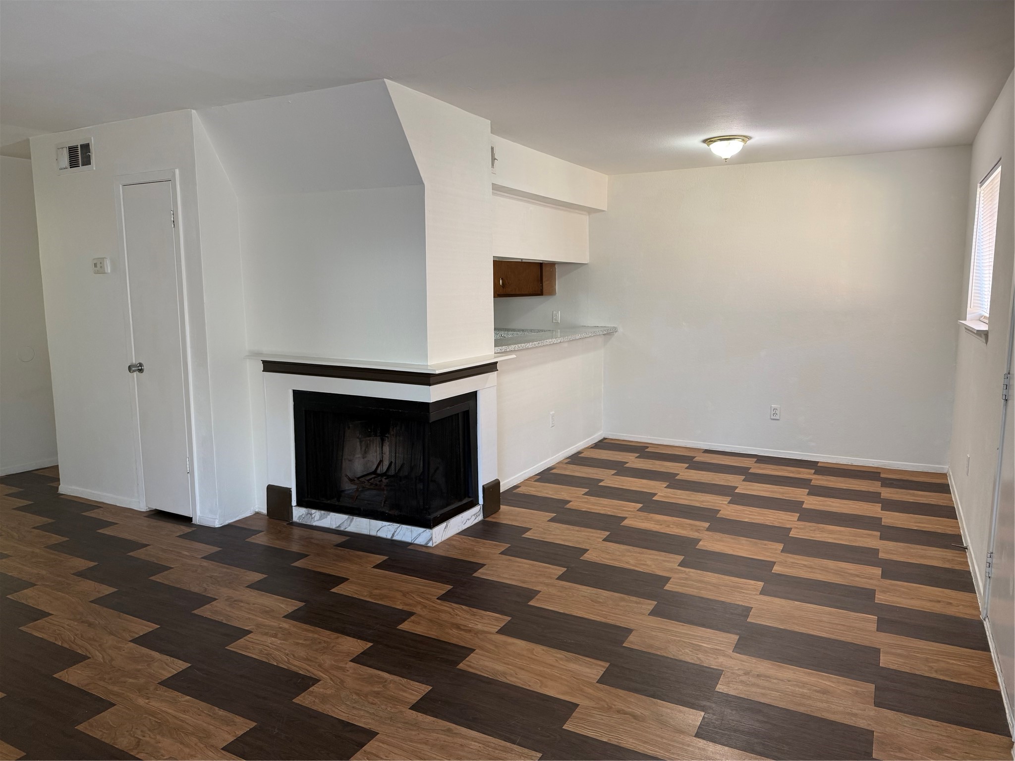 8050 Sands Point Drive, Unit B Houston, TX 77036 - Photo 4 of 15