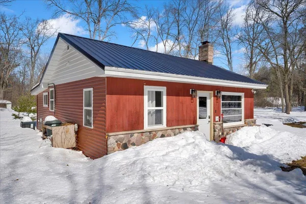 $179,900 | W9862 County Highway West, Crivitz, WI 54114