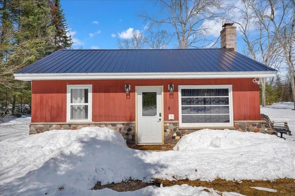 $179,900 | W9862 County Highway West, Crivitz, WI 54114