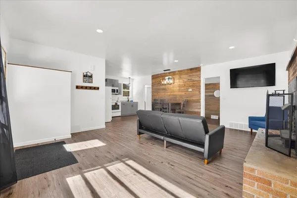 $179,900 | W9862 County Highway West, Crivitz, WI 54114