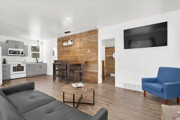 $179,900 | W9862 County Highway West, Crivitz, WI 54114