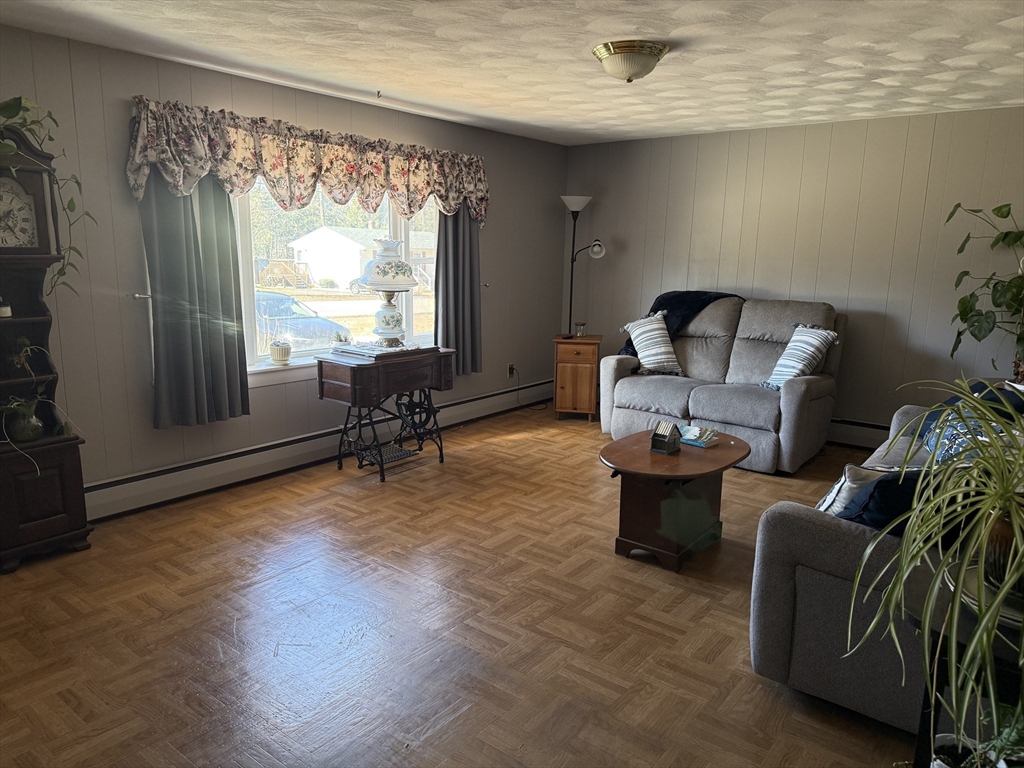 208 New Boston Road Sturbridge, MA 01566 - Photo 2 of 17