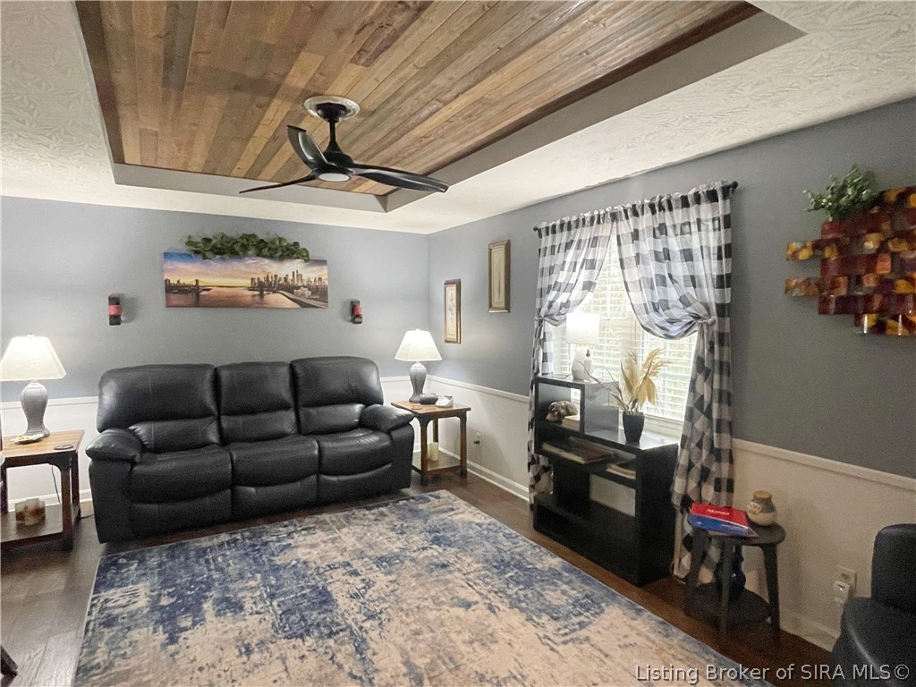 3668 Tee Road Northeast Corydon, IN 47112 - Photo 17 of 51 Living Room w/decorative trey ceiling