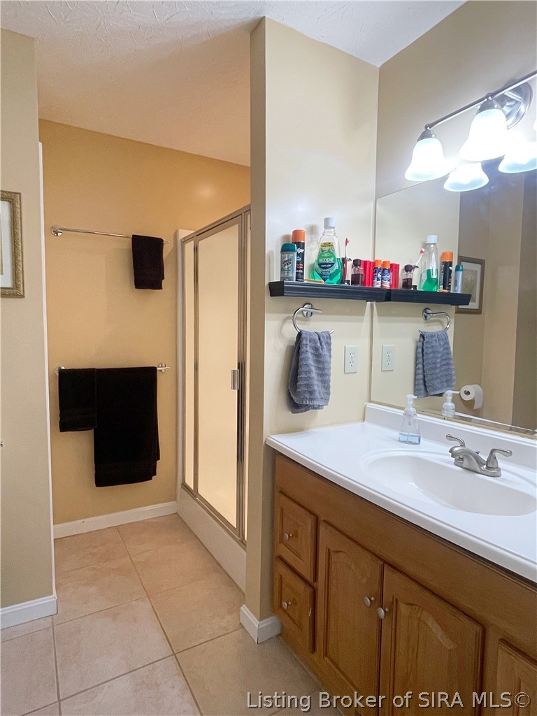 3668 Tee Road Northeast Corydon, IN 47112 - Photo 27 of 51 Owners Suite Bath