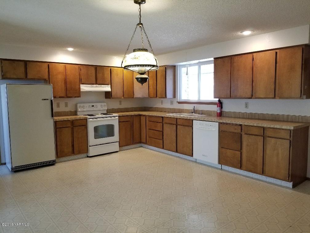 804 Bittner Road Yakima, WA 98901 - Photo 4 of 18 a kitchen with stainless steel appliances granite countertop a stove sink and cabinets