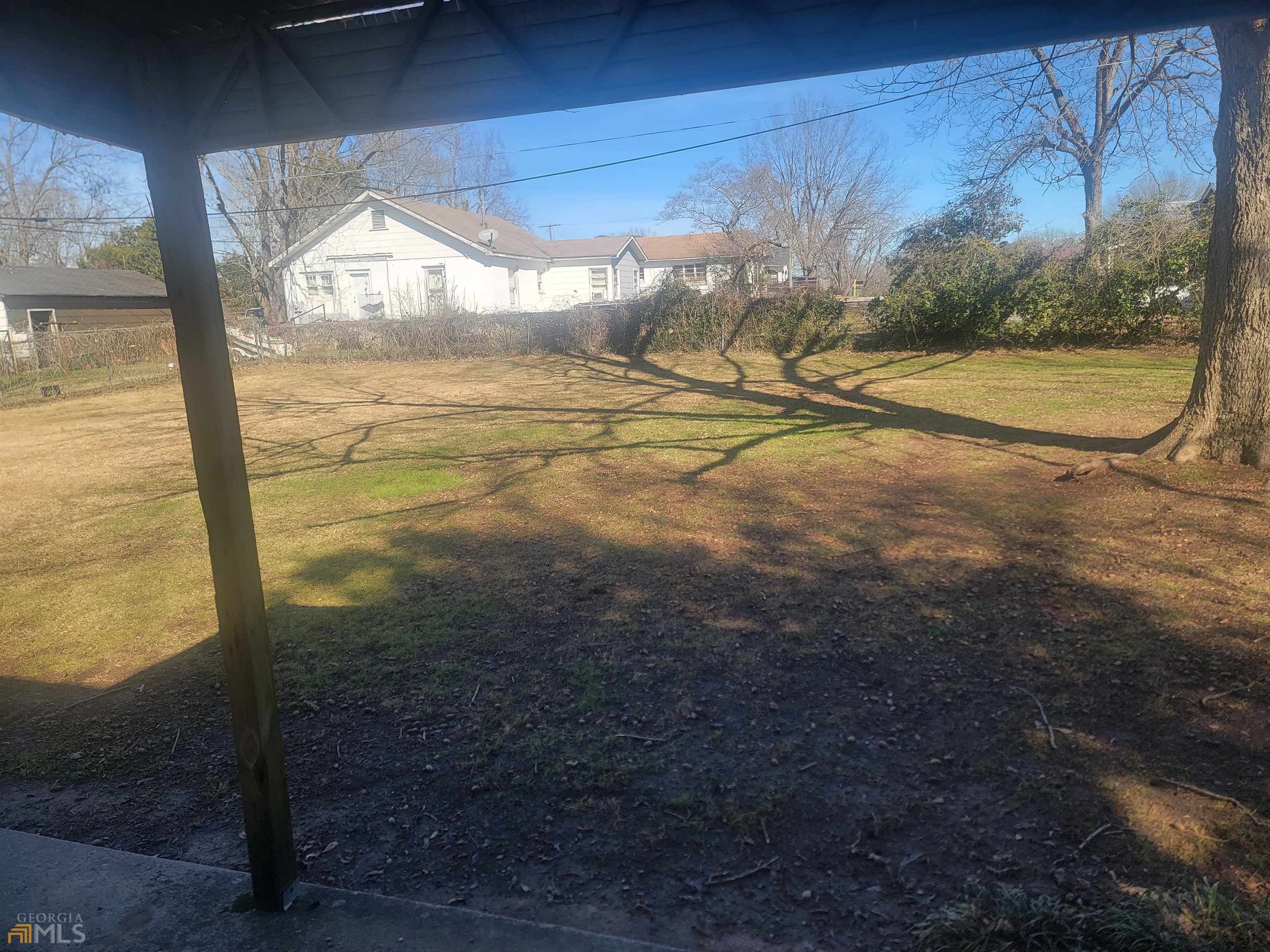 a view of a garage