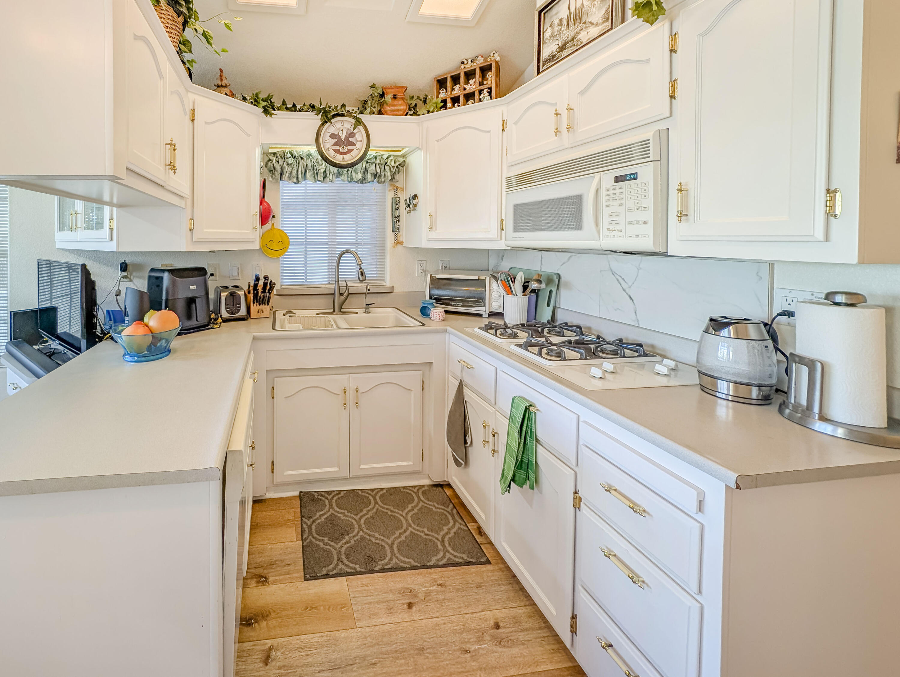 70200 Dillon Road, Unit 493 Desert Hot Springs, CA 92241 - Photo 22 of 35 a kitchen with a stove and cabinets