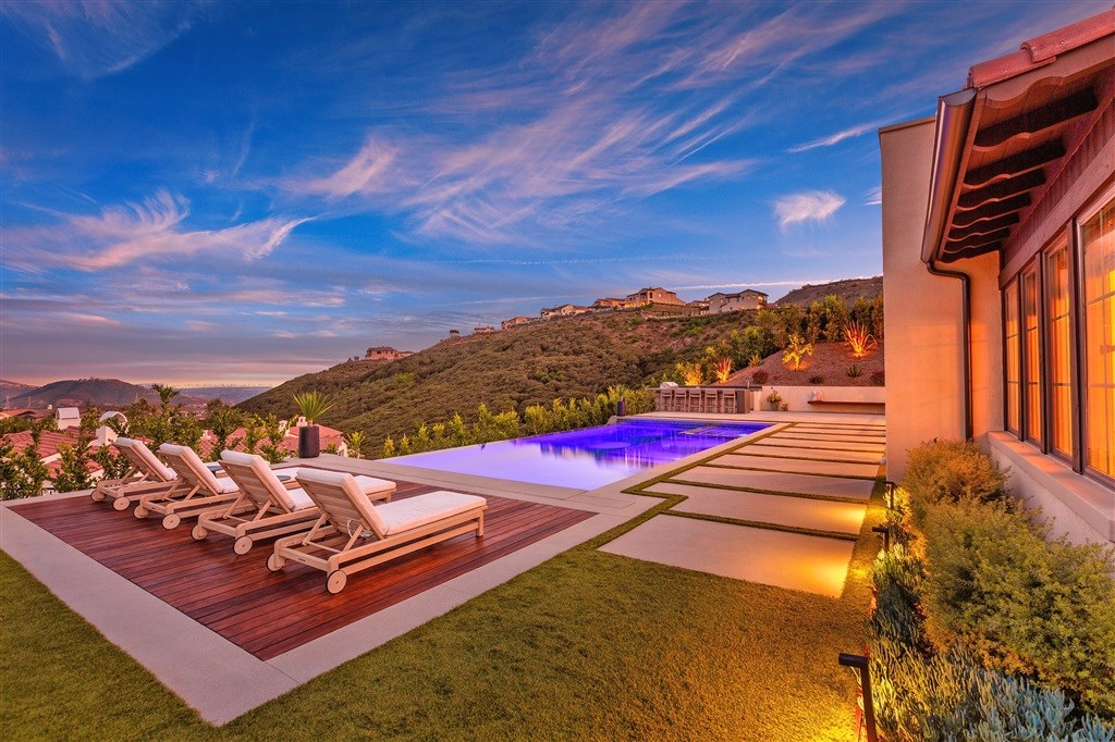 889 Pearl Drive San Marcos, CA 92078 - Photo 2 of 25