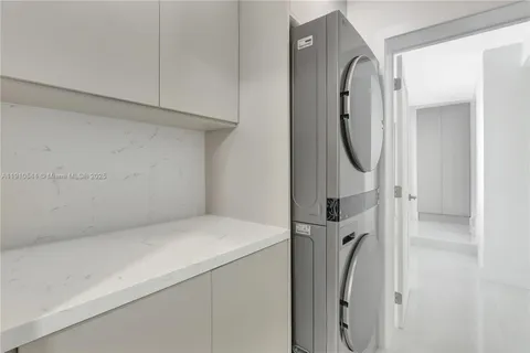 a view of a livingroom with an empty space