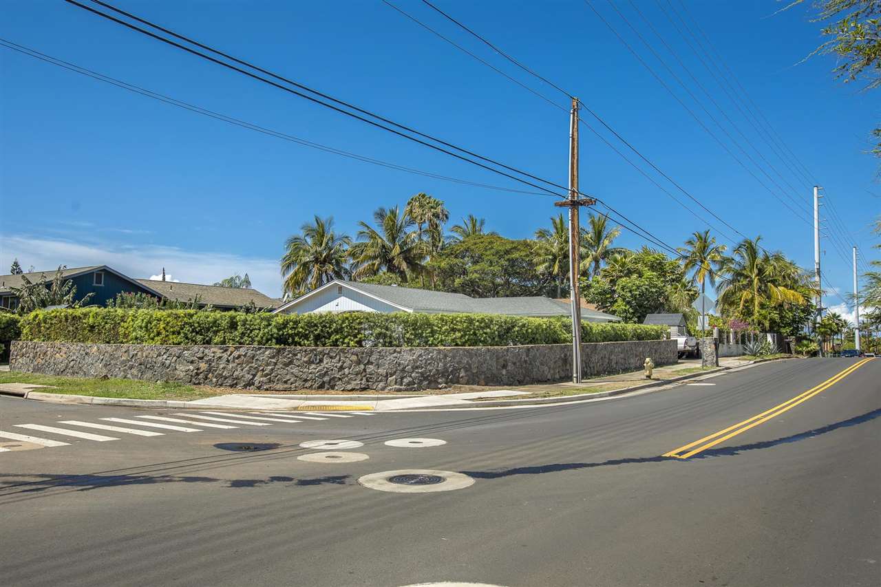 98 East Welakahao Road Kihei, HI 96753 - Photo 23 of 26 a view of a street sign