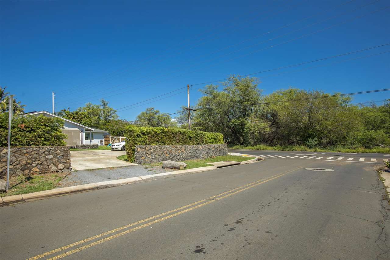 98 East Welakahao Road Kihei, HI 96753 - Photo 24 of 26 a view of a street with a building in the background