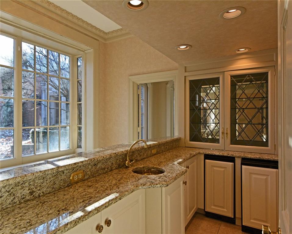 340 Fox Chapel Road Pittsburgh, PA 15238 - Photo 9 of 25 Gallery Image 9