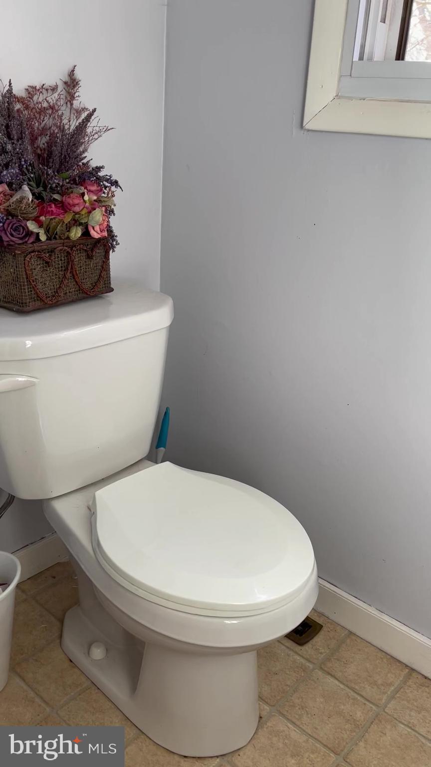 22 Pinehurst Court Reading, PA 19607 - Photo 8 of 18 Powder Room