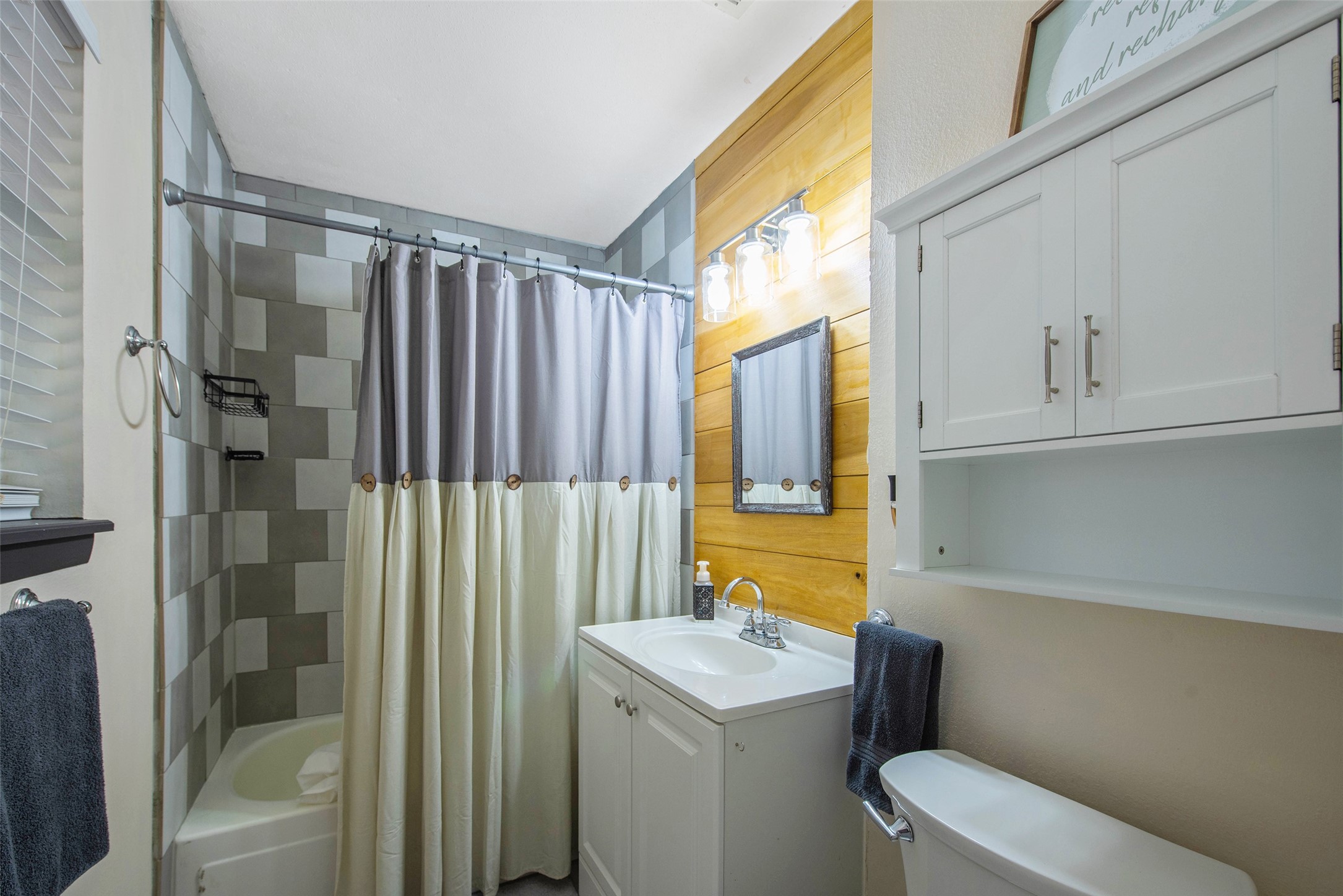 12998 Rocky Road Conroe, TX 77306 - Photo 33 of 50 a bathroom with a sink a toilet and shower