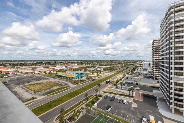 a view of a building with sky view