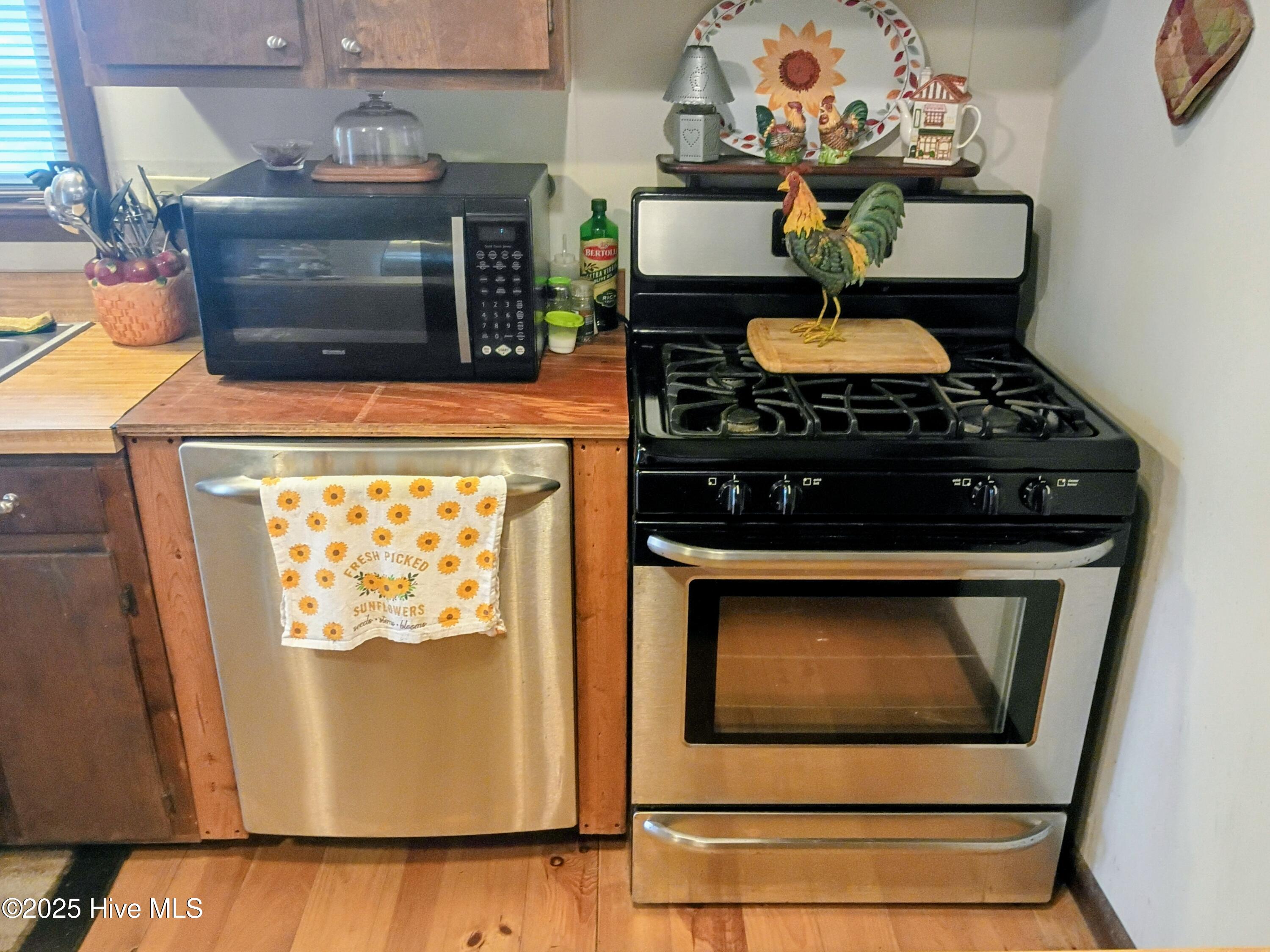 2391 Bill Hooks Road Whiteville, NC 28472 - Photo 19 of 39 Kitchen appliances