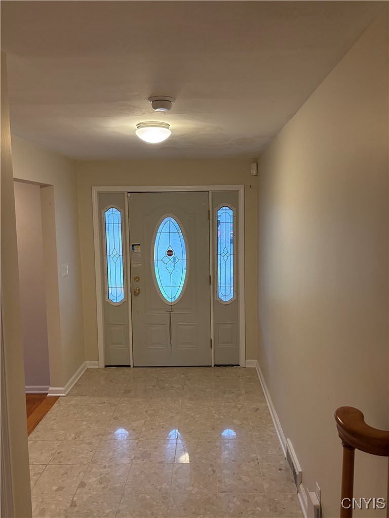 215 Locksley Road Syracuse, NY 13224 - Photo 3 of 26