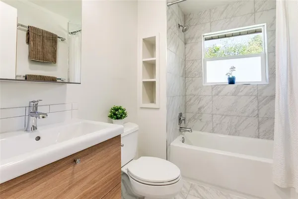 $2,750 | 424 Classen Drive, Dallas, TX 75218