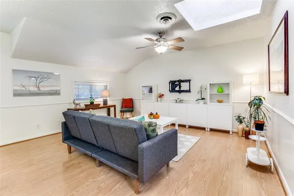 $2,750 | 424 Classen Drive, Dallas, TX 75218