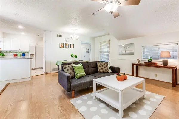 $2,750 | 424 Classen Drive, Dallas, TX 75218