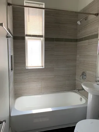 $2,995 | 1653 North Halsted Street, Unit 2F, Chicago, IL 60614