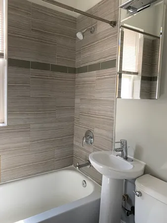 $2,995 | 1653 North Halsted Street, Unit 2F, Chicago, IL 60614