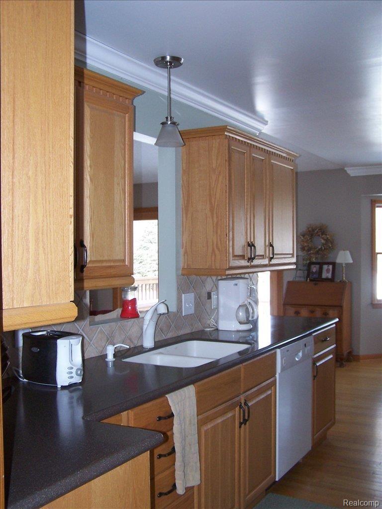 21401 Sumpter Road Belleville, MI 48111 - Photo 10 of 20 KITCHEN