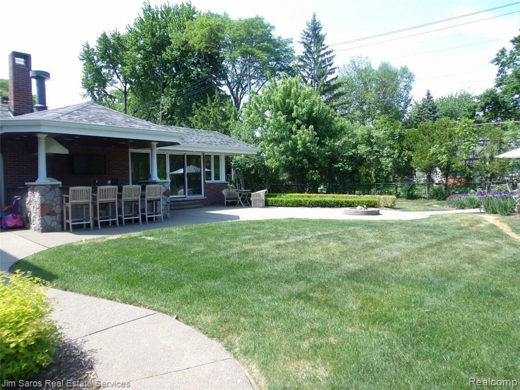 1070 North Renaud Road Grosse Pointe, MI 48236 - Photo 19 of 47 100_0031 (1280x960).jpg