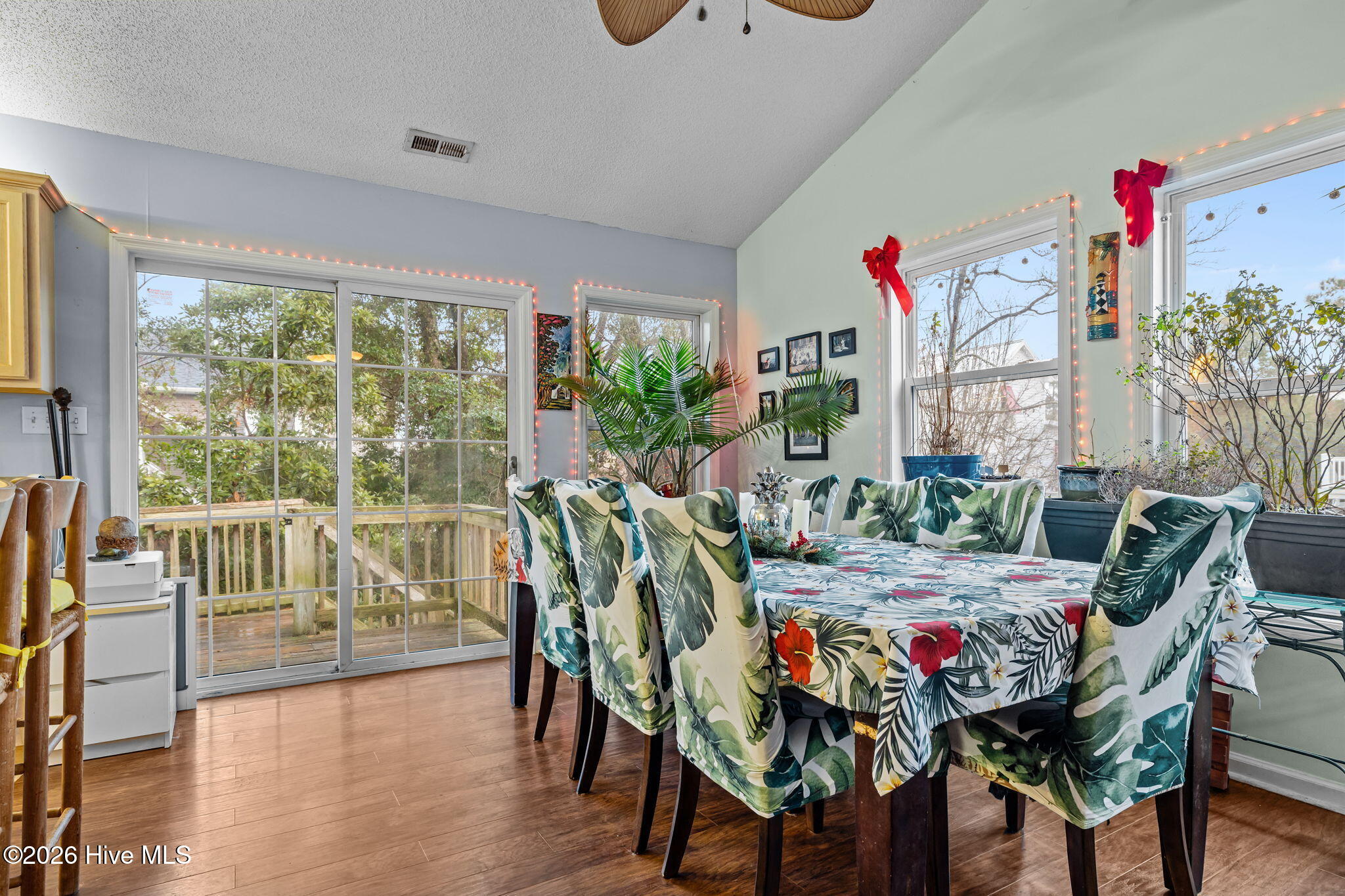 404 Bogue Inlet Drive Emerald Isle, NC 28594 - Photo 17 of 47 33-web-or-mls-1S3A6456