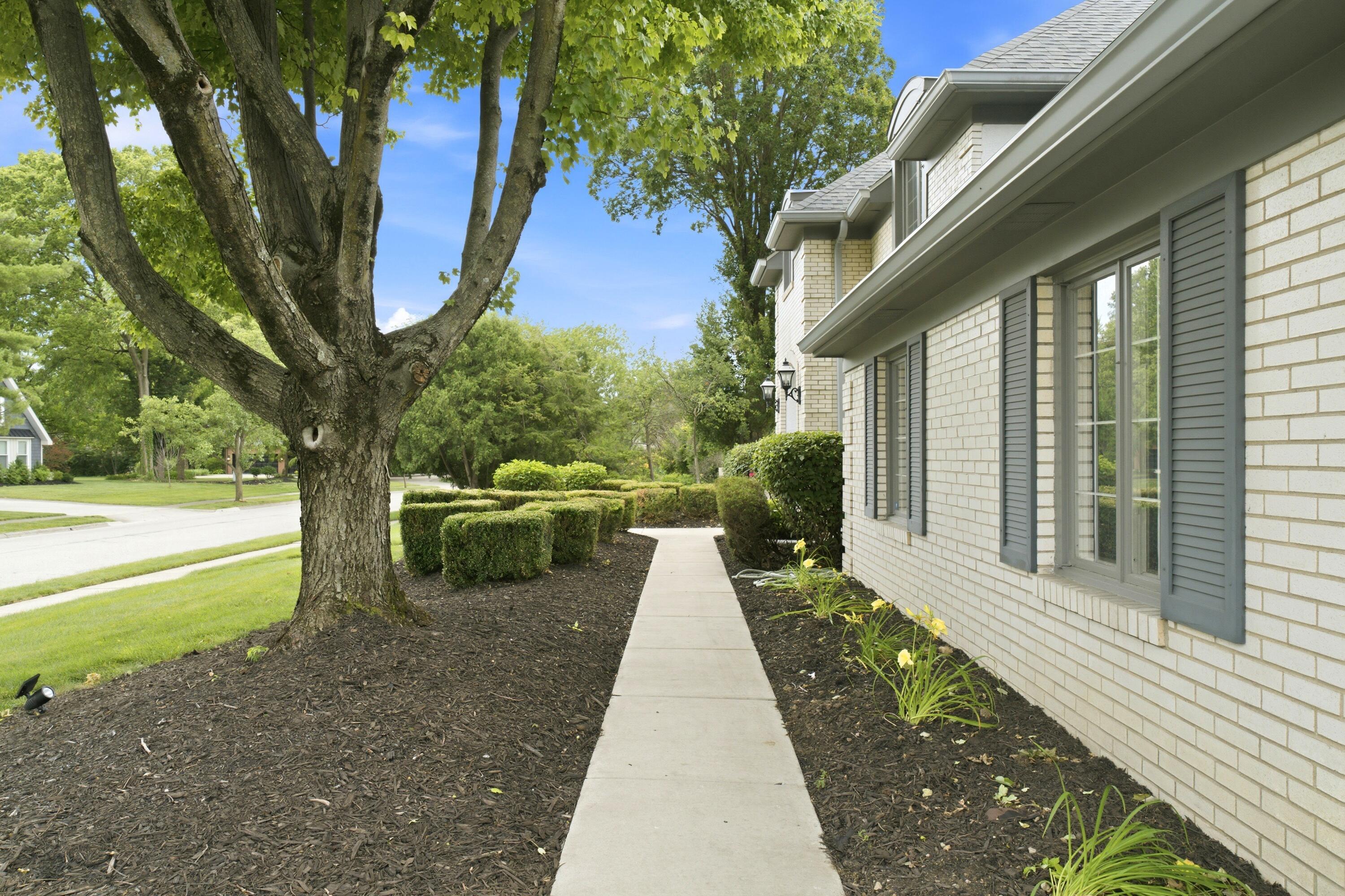 4171 Daventry Road Columbus, OH 43220 - Photo 4 of 64