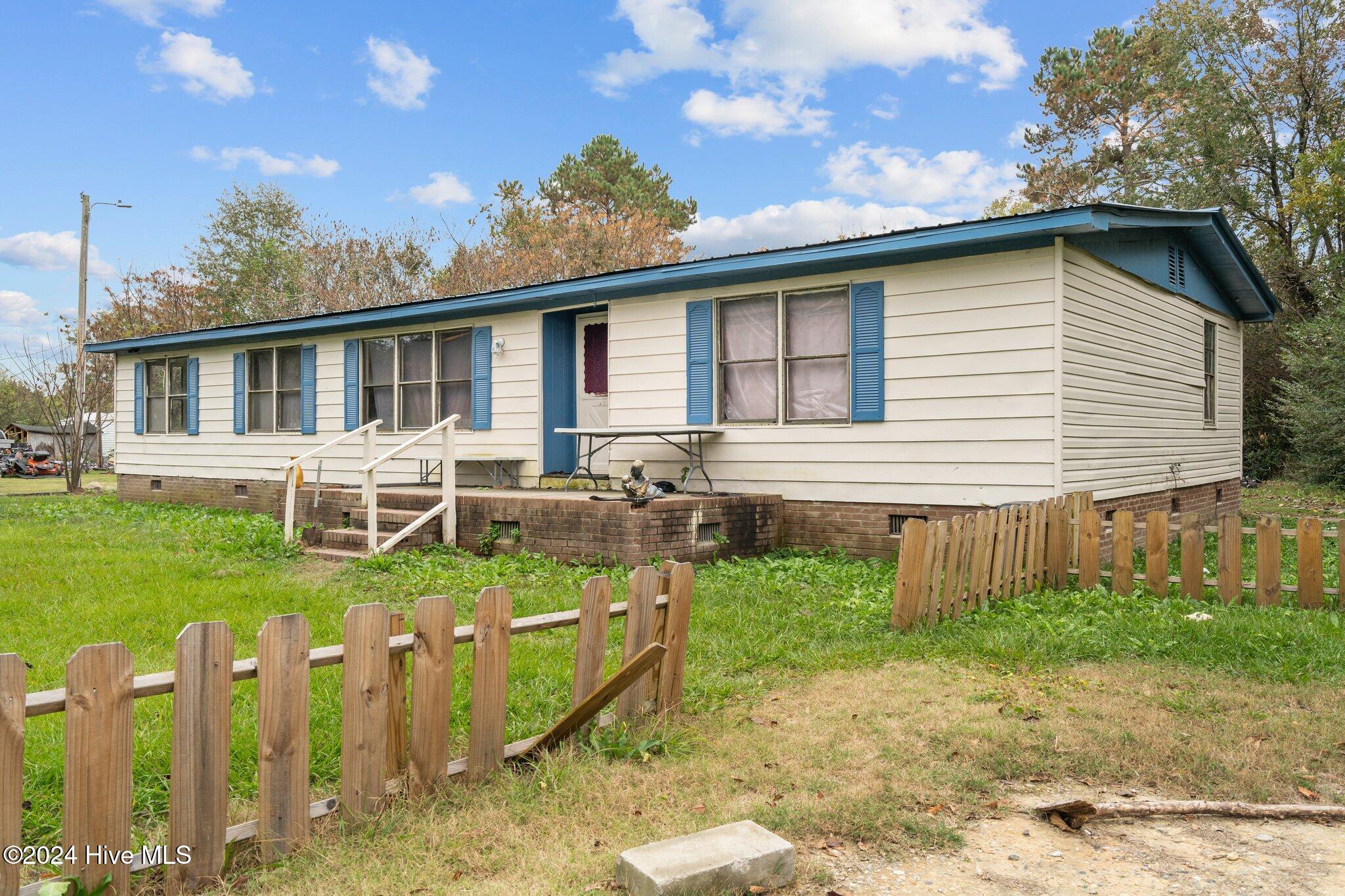 10220 Sanders Road Laurinburg, NC 28352 - Photo 2 of 15 3-web-or-mls-DSC00008