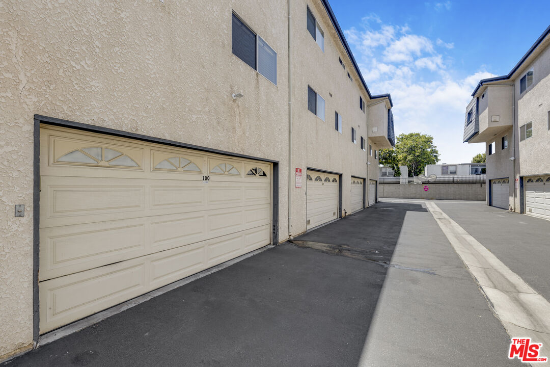 18550 Hatteras Street, Unit 100 Tarzana, CA 91356 - Photo 6 of 31 Gallery Image 6
