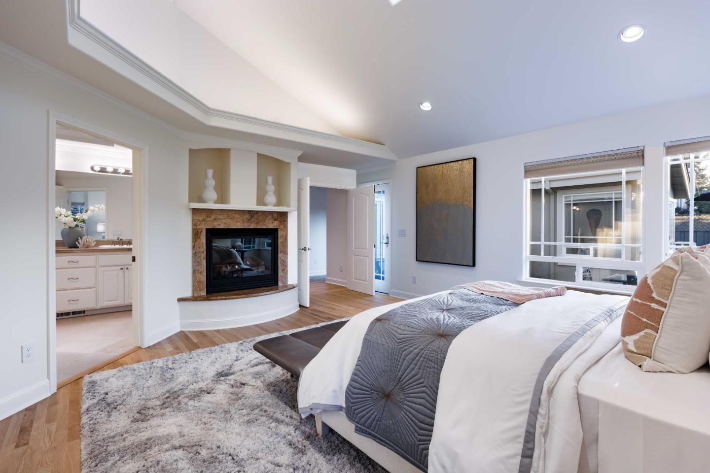 909 Clinton Road Los Altos, CA 94024 - Photo 14 of 26 Gallery Image 14