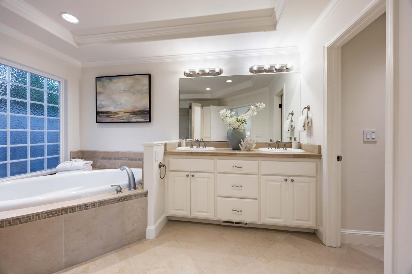 909 Clinton Road Los Altos, CA 94024 - Photo 15 of 26 Gallery Image 15