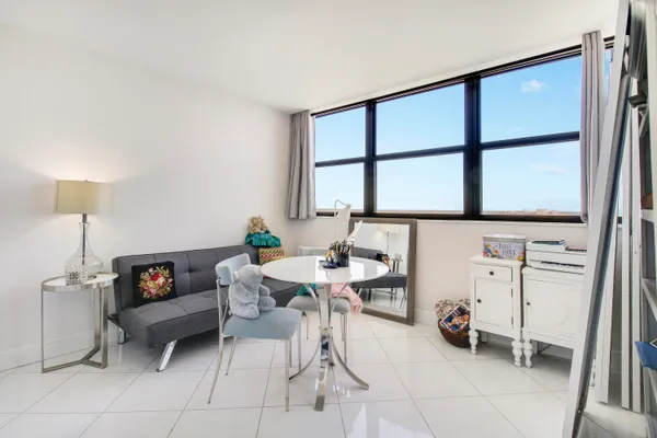 $4,250 | 5600 North Flagler Drive, Unit PH107, West Palm Beach, FL 33407