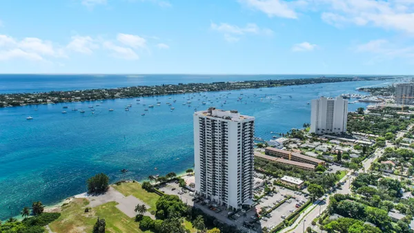 $4,250 | 5600 North Flagler Drive, Unit PH107, West Palm Beach, FL 33407