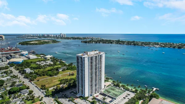 $4,250 | 5600 North Flagler Drive, Unit PH107, West Palm Beach, FL 33407