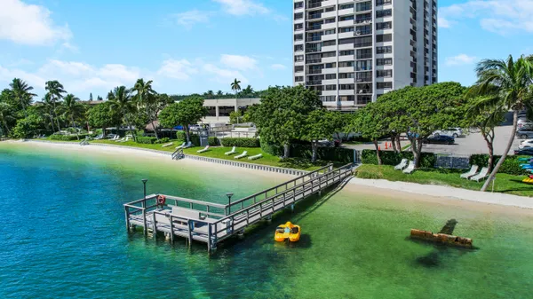 $4,250 | 5600 North Flagler Drive, Unit PH107, West Palm Beach, FL 33407