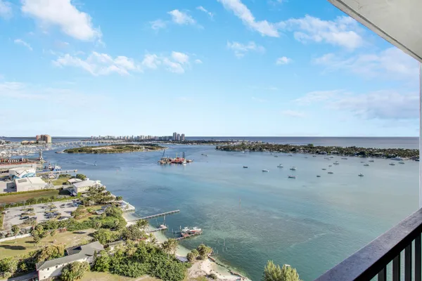 $4,250 | 5600 North Flagler Drive, Unit PH107, West Palm Beach, FL 33407