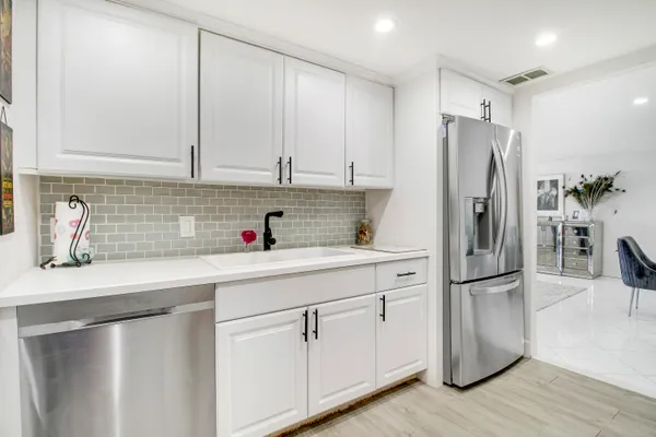 $4,250 | 5600 North Flagler Drive, Unit PH107, West Palm Beach, FL 33407