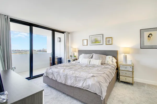 $4,250 | 5600 North Flagler Drive, Unit PH107, West Palm Beach, FL 33407