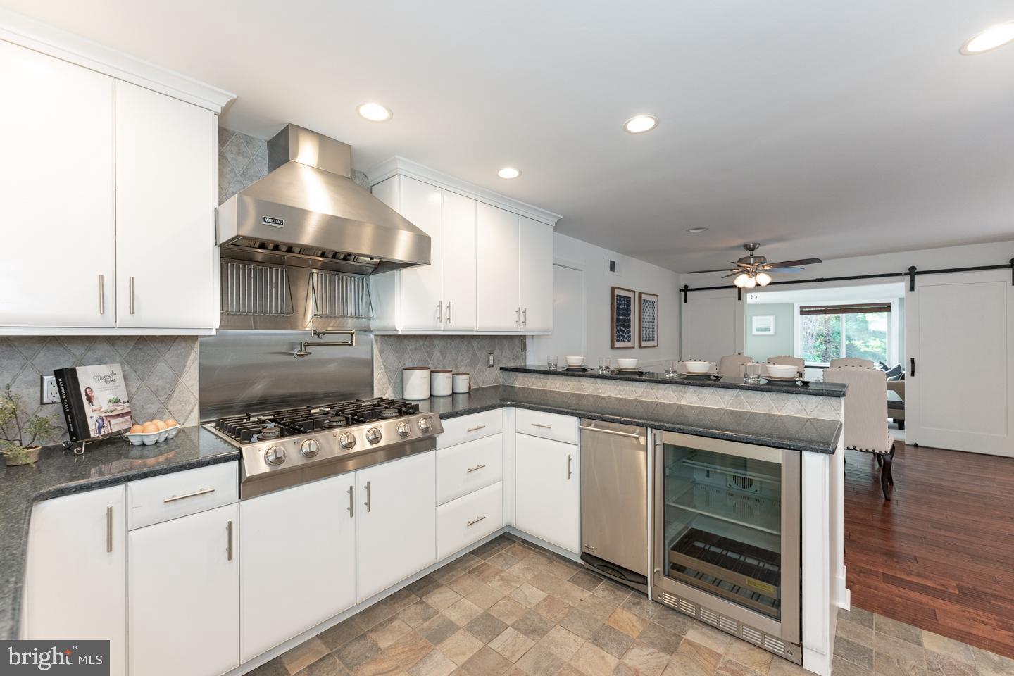 125 Upper Gulph Road Radnor, PA 19087 - Photo 10 of 83 Amazing Stove top with warming racks