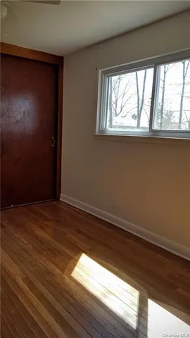a view of empty room with window