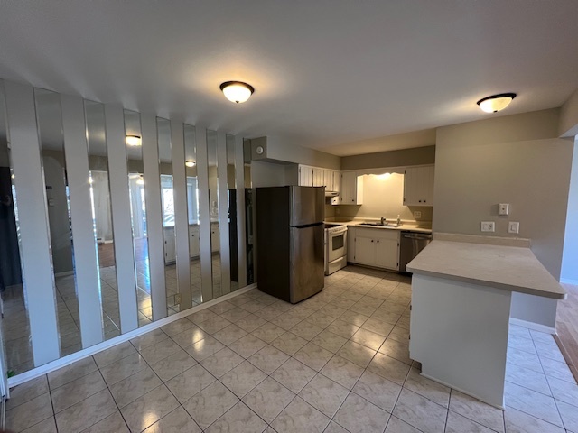 20206 South Frankfort Square Road, Unit K Frankfort, IL 60423 - Photo 4 of 30 a kitchen with refrigerator and window